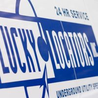 lucky-locator-utility-van-sign